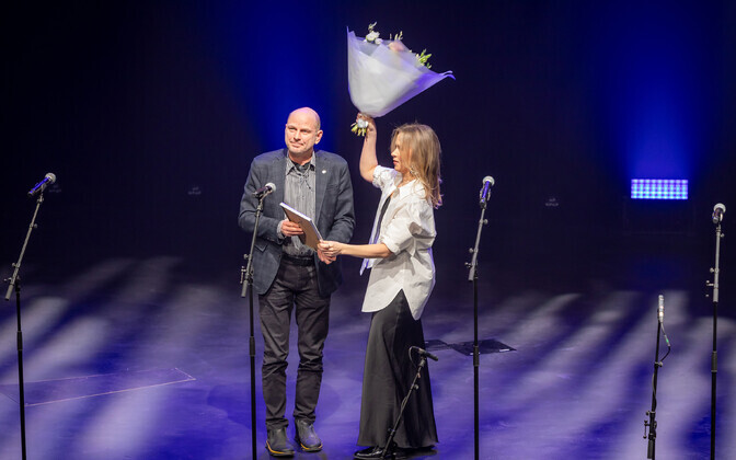 Tallinna Linnateater tunnustas sünnipäeval kolleege, Andres Raag pälvis Espaki näitlejapreemia