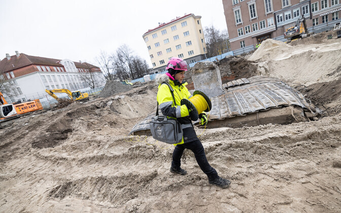 Demolition work at ERR TV building construction site.