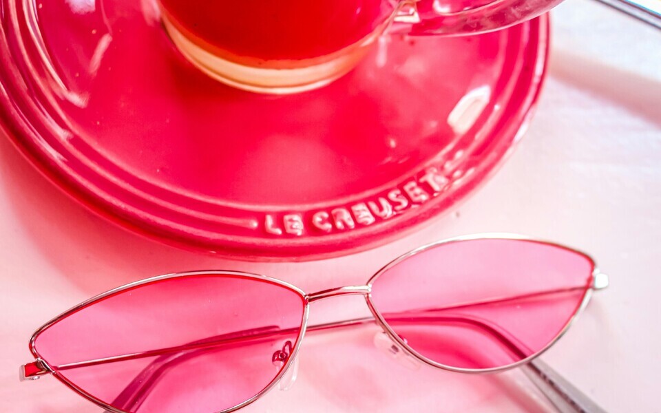 Kui elu läbi roosade prillide kujutamist peetakse tänapäeva ühiskonnas loomulikuks, siis teist sorti vaatenurki ei peeta üldse naljakaks.