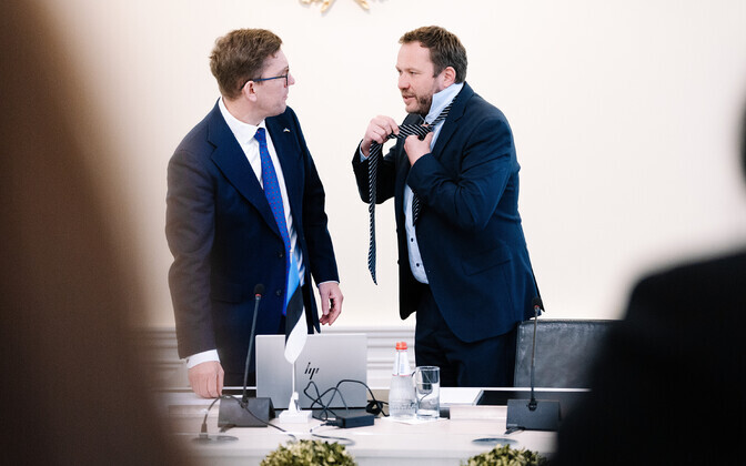 Правительство собралось на первое заседание. Кармен Йоллер.