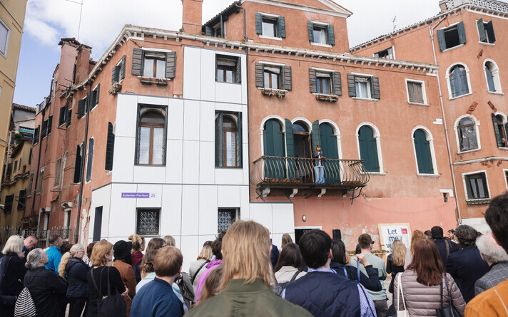 Veneetsia arhitektuuribiennaalil avati Eesti näitus „Las ma soojendan sind”