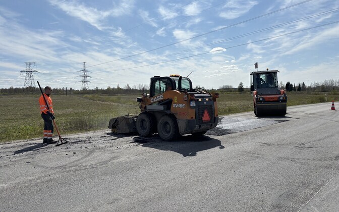 Дорожные работы на главной дороге через деревню Куллаару в волости Раквере.