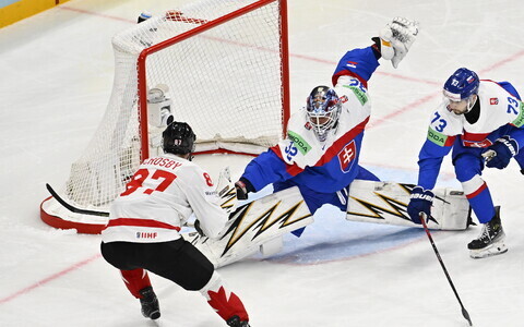 Sidney Crosby (vasakul)