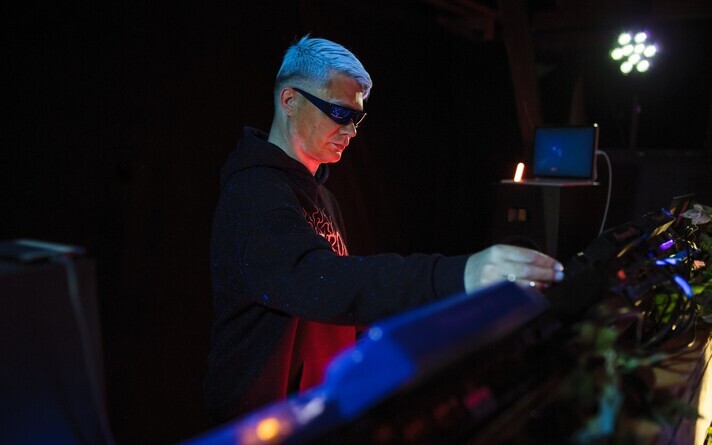 Kiwa kunstnikuraamatu „Roboti tee on nihe“ uustrüki esitlus