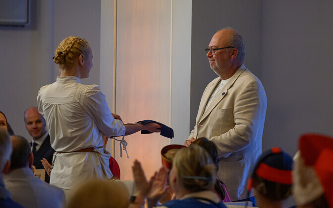 Toomemäel tunnustati kümmet kultuuriedendajat laulu- ja tantsupeo kõrgeima aumärgiga