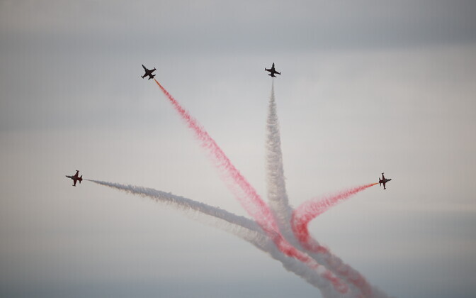 Turkish Stars airshow over Pärnu on Victory Day 2025.