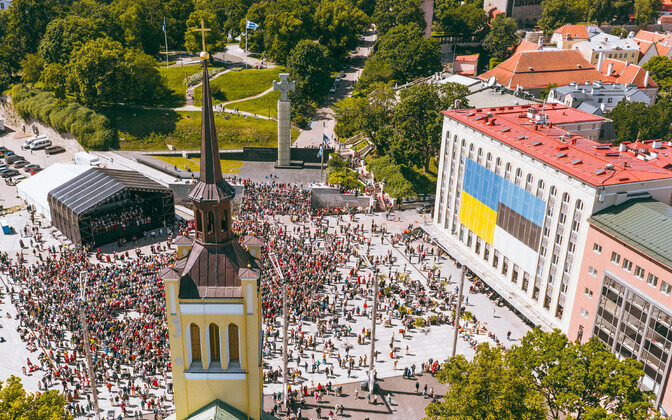 Droonifotod Vabaduse väljakul toimunud rahvamuusikapeolt