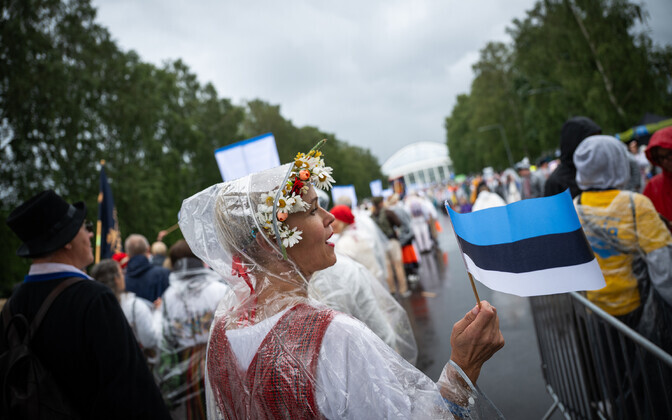 Шествие участников Праздника песни и танца по Таллинну.