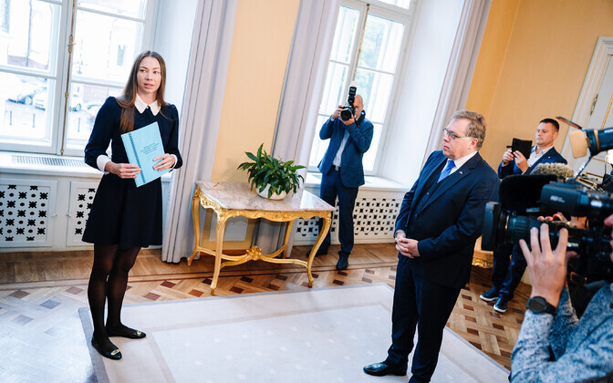 Передача в Рийгикогу петиции о снижении налога с оборота на продукты питания.