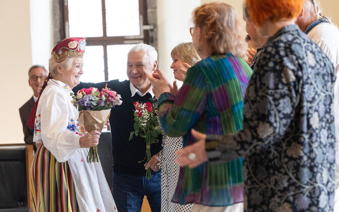 Ullo Toomi rahvatantsustipendiumi pälvis Ülle Feršel