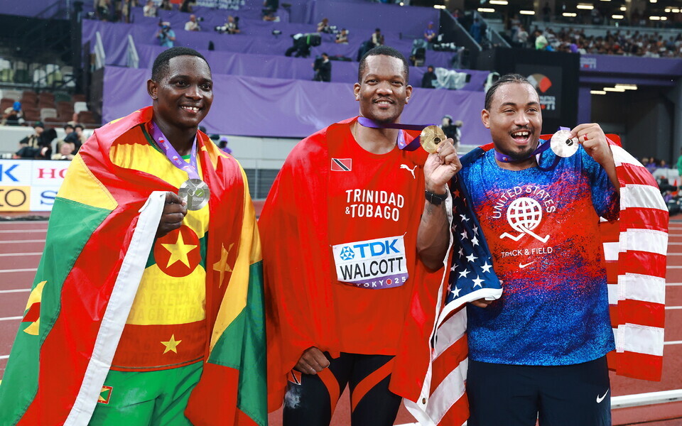 Meeste odaviske medalikolmik (vasakult): Anderson Peters, Keshorn Walcott, Curtis Thompson.