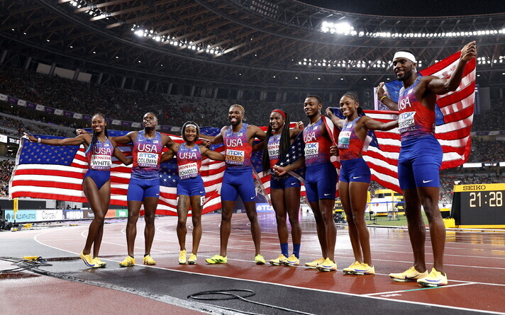 Tokyo MM-i viimaste jooksualadena olid kavas nii meeste kui naiste 4x100 m teatejooksud, mõlemas võidutsesid ameeriklased