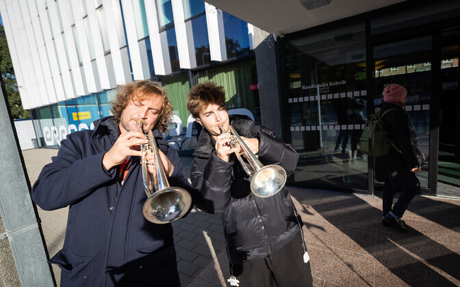 Muusikapäev raadiomaja ees ja fuajees