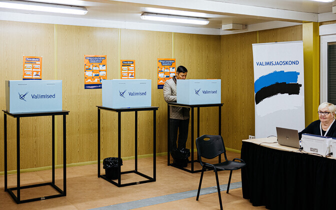 Mihhail Kõlvart käis valimas Linnamäe Maxima valimisjaoskonnas