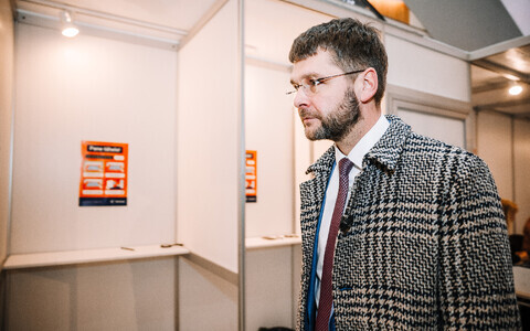 Мэр Таллинна Евгений Осиновский на избирательном участке.