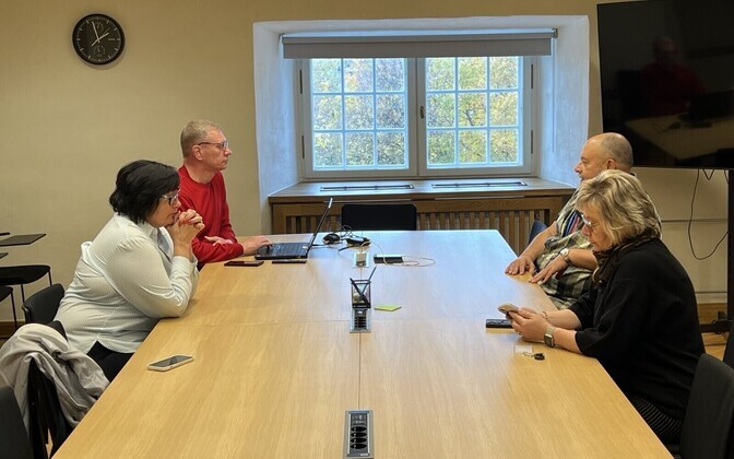 Первые консультации между командами Михаила Стальнухина и Катри Райк.