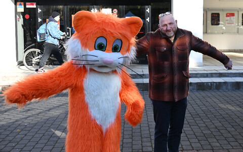 Урбо Ваарманн (справа) предлагает центристам и 