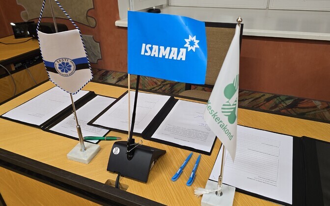 Saaremaa valla koalitsioonileppe allkirjastamine