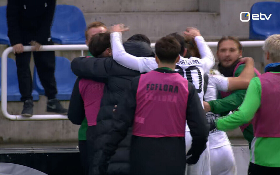 FC Flora mängijad laupäevast kolmandat väravat tähistamas