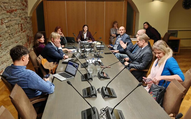 Лаури Ляэнеметс в антикоррупционной комиссии Рийгикогу.