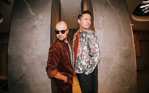 Ведущие Eesti Laul 2026 рэпер Korea и музыкант Карл-Эрик Таукар.