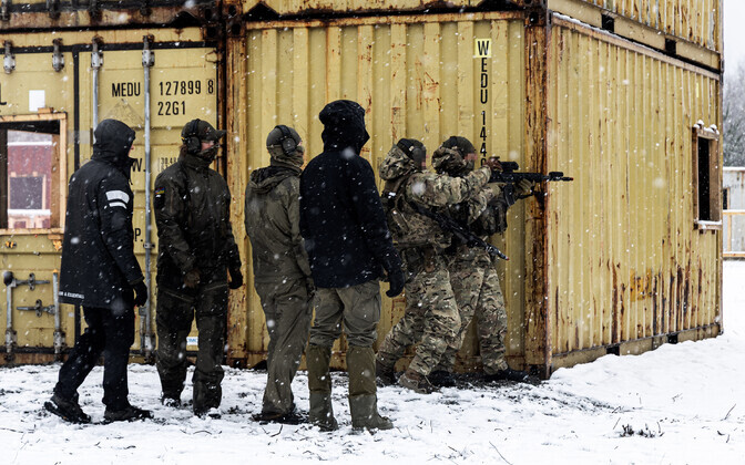 Estonian instructors training Ukrainian soldiers as part of Norway's Legio initiative, which is funded by the Nordics, Baltics and Poland.