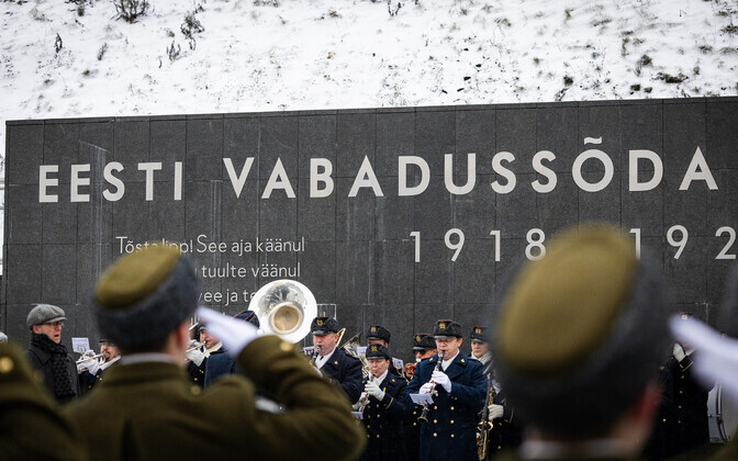Традиционная церемония возложения венков к подножию монумента Победы в Освободительной войне.