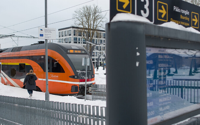Отправление поезда в Ригу с Балтийского вокзала в Таллинне.