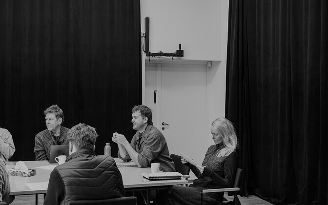 Johan Elm toob Ugala teatris publiku ette lavastuse 