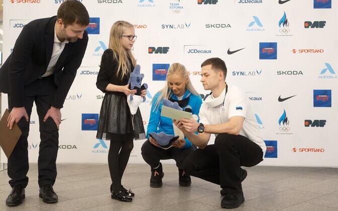 Milano Cortina olümpiakoondiste maskott ja kurlinguduo Marie Kaldvee - Harri Lill