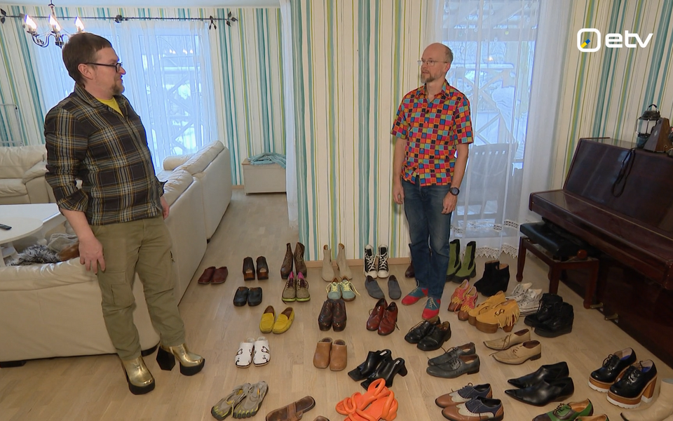 Таави Тянавсуу (справа) и его коллекция обуви.