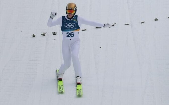 Эстонский двоеборец Кристьян Ильвес в соревнованиях с нормального трамплина.