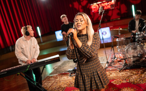 R2 minilaiv: Elina Born