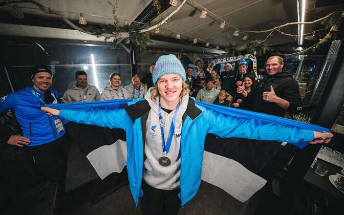 ОИ-2026: эстонцы в Италии отметили серебряную медаль Хенри Сильдару.