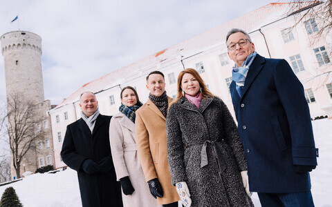 Vabariigi aastapäeva ülekannete saatejuhid ETVs: Andres Kuusk, Laura Kalam, Taavi Eilat, Merilin Pärli, Margus Saar