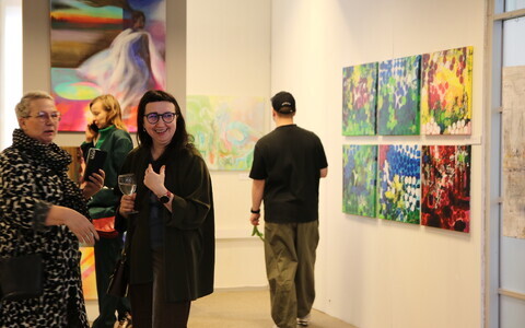 Pärnu Uue Kunsti Muuseumis avanes maalikunstnike liidu aastanäitus