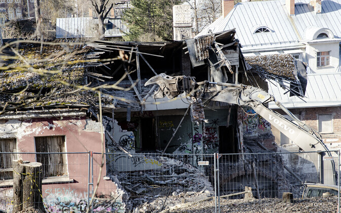В Тарту на месте заброшенных зданий на Тоомемяги появятся три жилых дома.