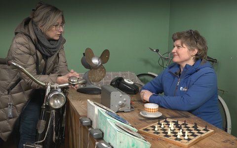 Журналист Айви Парийыги и куратор Эстонского дорожного музея Мерили Мариенхаген.