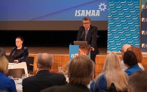 Party chair Urmas Reinsalu giving a speech at Isamaa's party council Saturday. March 28, 2026.