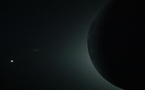 Orioni kosmoselaevast 6. aprillil 2026. aastal Artemis II meeskonna Kuu-möödalennul jäädvustatud lähivaade püüab kaadrisse täieliku päikesevarjutuse.