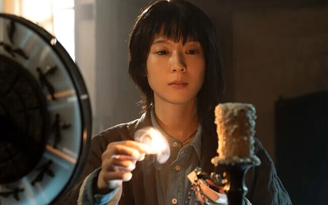 «Никогда в темноте».