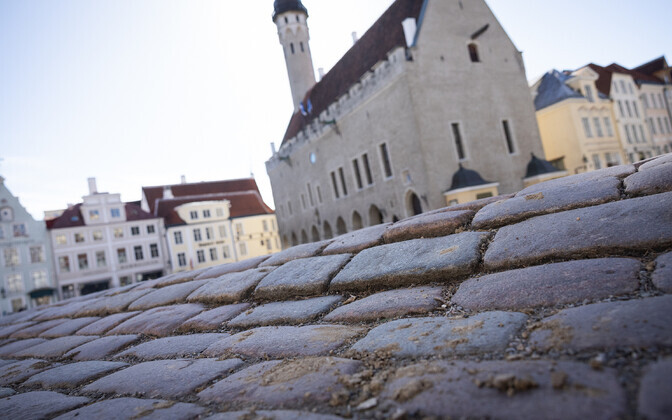 Волнообразное покрытие Ратушной площади.