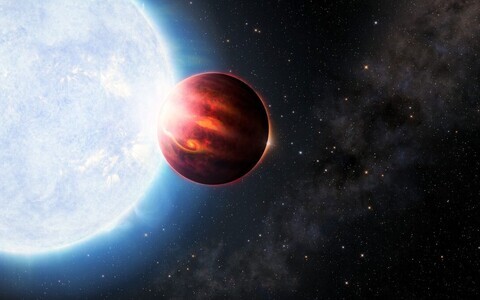 Kuuma Jupiteri tüüpi planeet oma tähega.