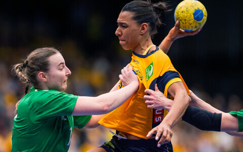 Jamina Roberts (palliga) mängus Leedu vastu