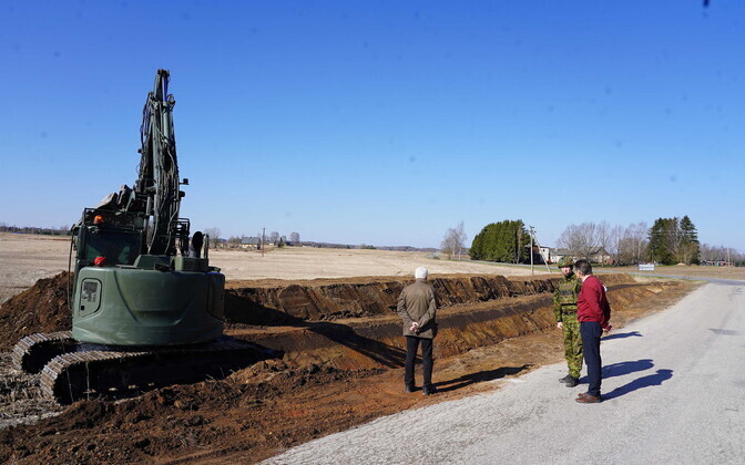 Вторая пехотная бригада Сил обороны начала создание противотанковых рвов вдоль юго-восточной границы в волости Сетомаа.