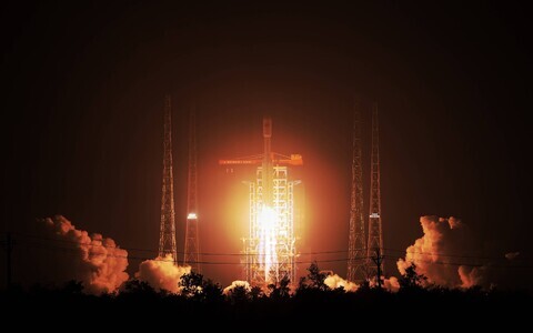 Запуск спутников в космос.