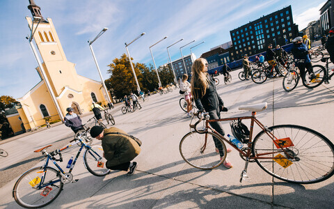 Cyclists at the 2024 Tour d'ÖÖ event.