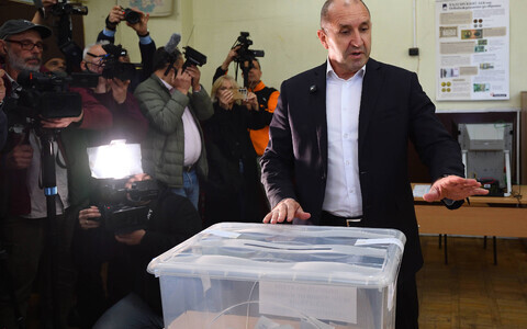 Румен Радев на избирательном участке.