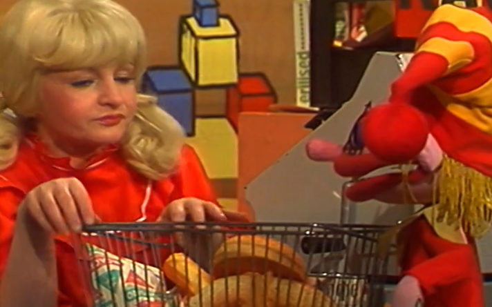 Ester Pajusoo telelavastuses Kessuna