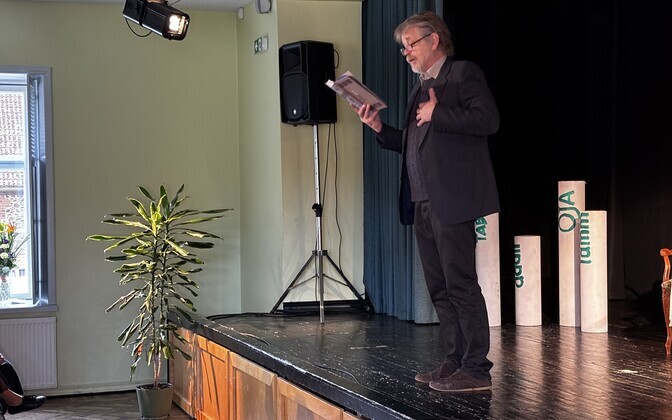 Tõnu Ojale anti Palamuse rahvamajas üle Lutsu huumoripreemia